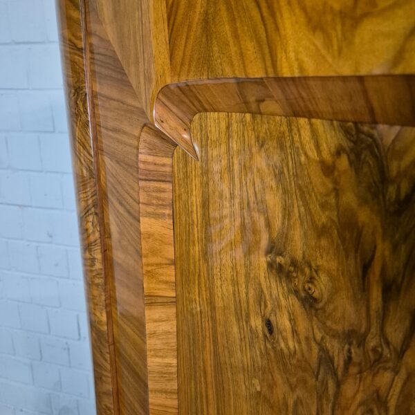 Schrank Kleiderschrank Biedermeier 1820 Nussbaum – Bild 10