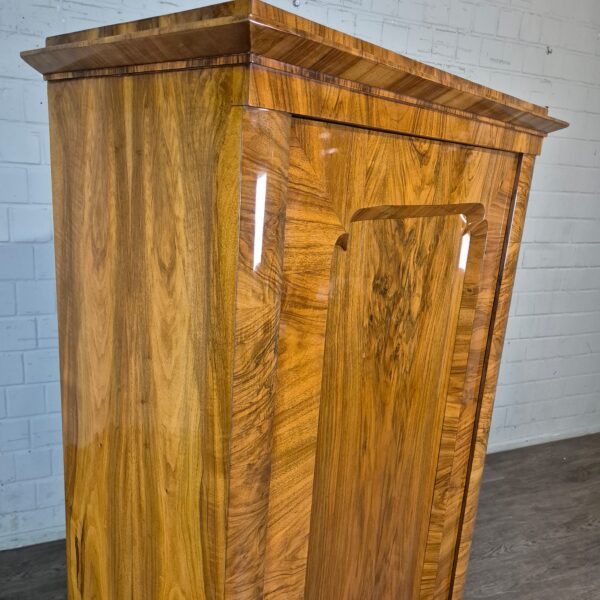 Schrank Kleiderschrank Biedermeier 1820 Nussbaum – Bild 4