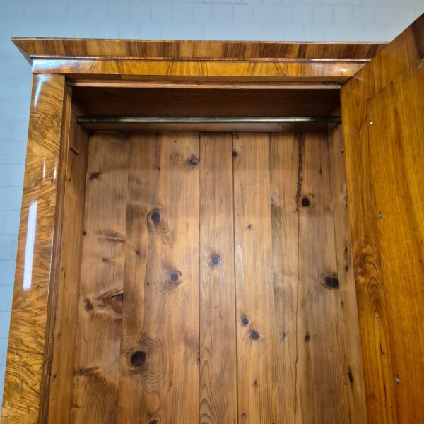 Schrank Kleiderschrank Biedermeier 1820 Nussbaum – Bild 14