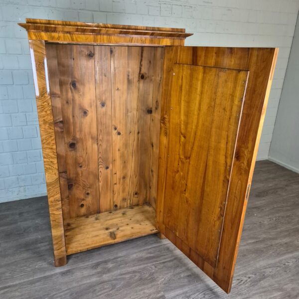 Schrank Kleiderschrank Biedermeier 1820 Nussbaum – Bild 11