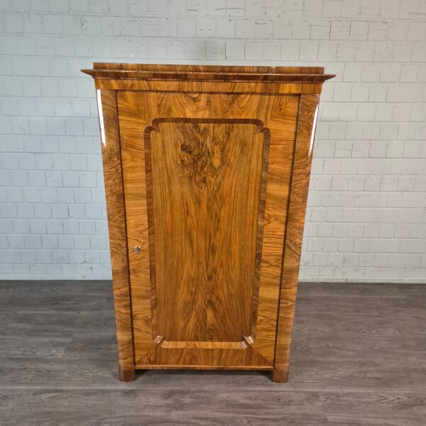 Schrank Kleiderschrank Biedermeier 1820 Nussbaum – Bild 2