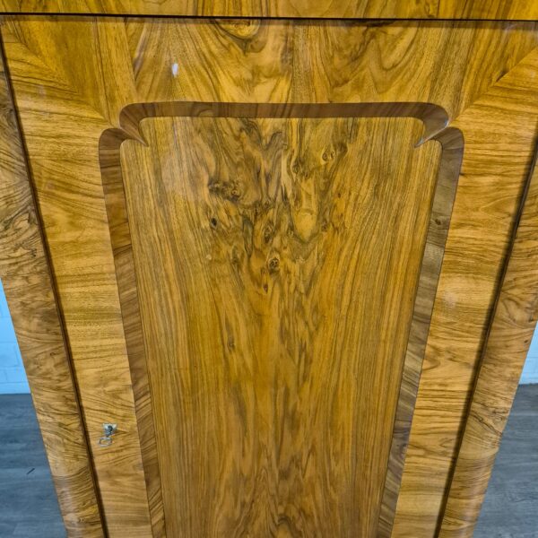 Schrank Kleiderschrank Biedermeier 1820 Nussbaum – Bild 9