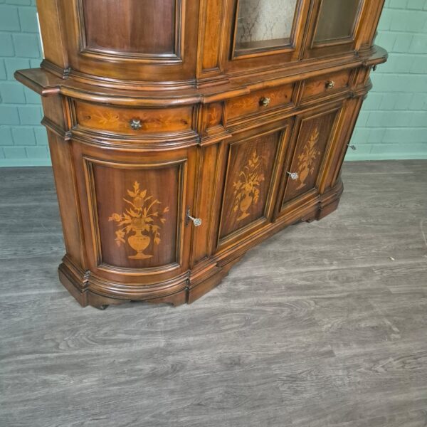 Vitrine Schrank Neubarock Nussbaum 1,85 m – Bild 6