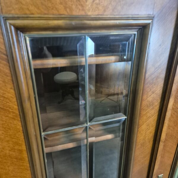 Vitrine Geschirrschrank Jugendstil 1900 Nussbaum – Bild 7