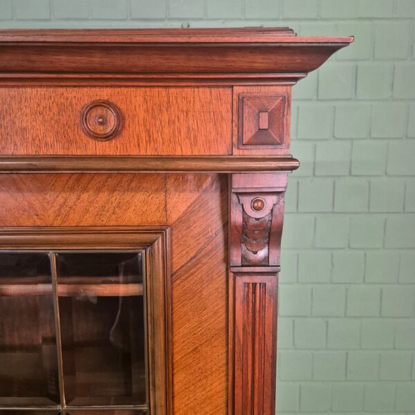 Vitrine Geschirrschrank Jugendstil 1900 Nussbaum – Bild 8