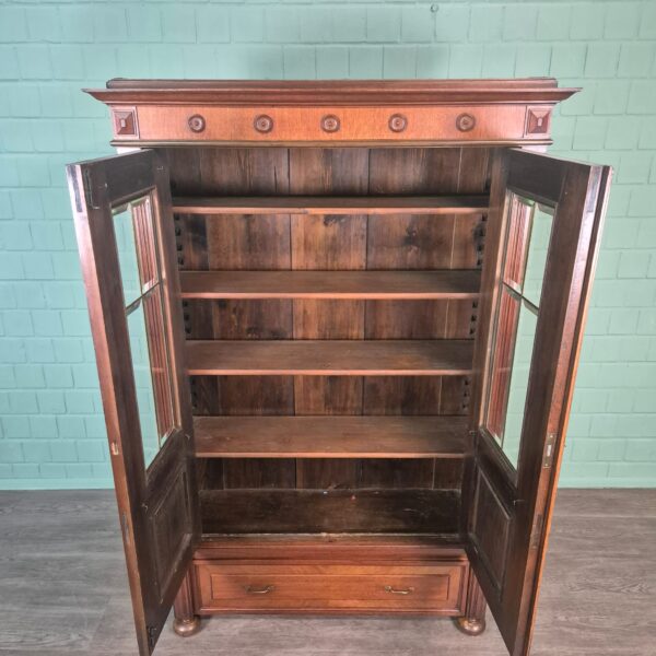 Vitrine Geschirrschrank Jugendstil 1900 Nussbaum – Bild 9
