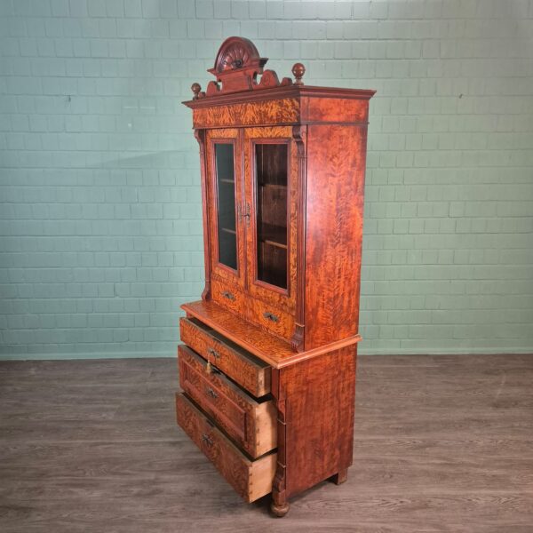 Vitrine Aufsatzschrank Gründerzeit 1880 Birke – Bild 18
