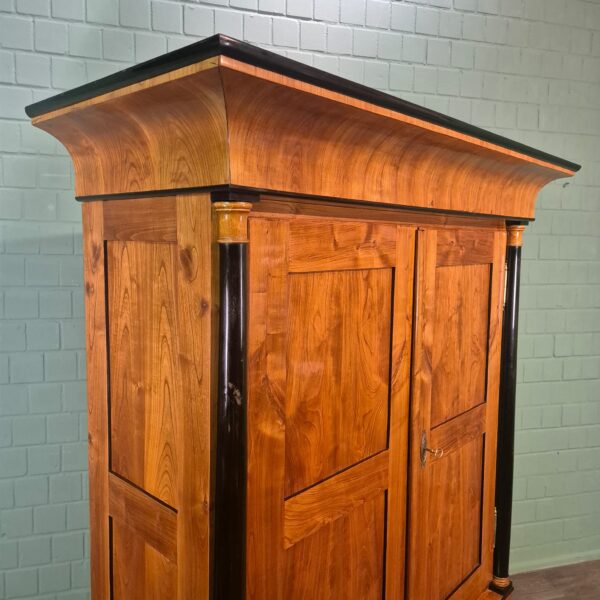 Schrank Kleiderschrank Biedermeier 1825 Kirschbaum – Bild 4