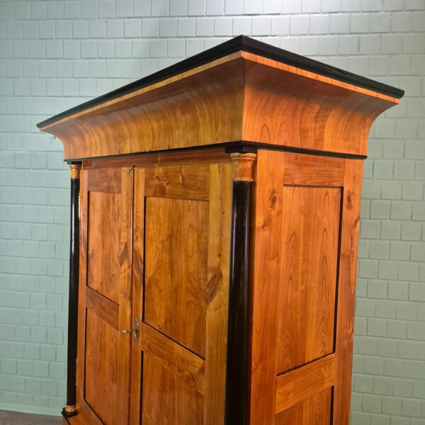 Schrank Kleiderschrank Biedermeier 1825 Kirschbaum – Bild 8