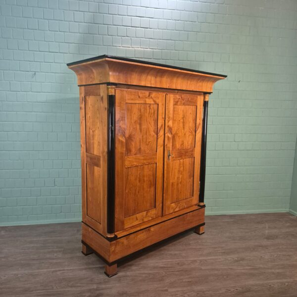 Schrank Kleiderschrank Biedermeier 1825 Kirschbaum