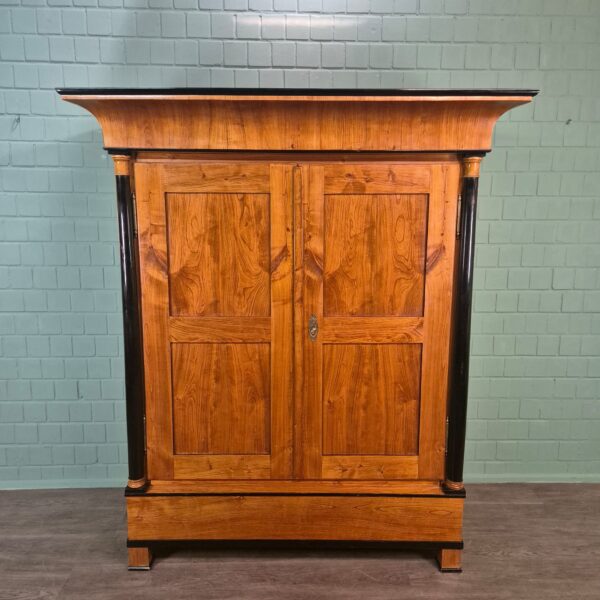 Schrank Kleiderschrank Biedermeier 1825 Kirschbaum – Bild 2
