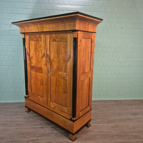Schrank Kleiderschrank Biedermeier 1825 Kirschbaum – Bild 3