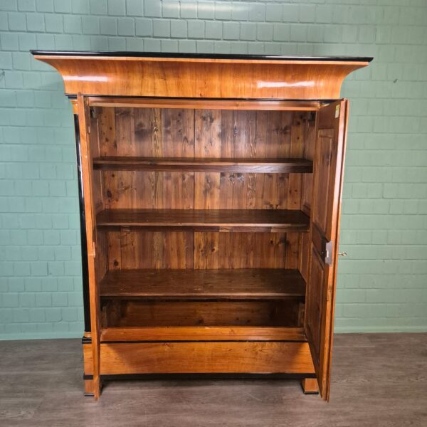 Schrank Kleiderschrank Biedermeier 1825 Kirschbaum – Bild 11