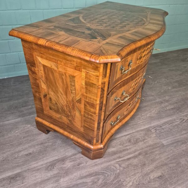 Braunschweiger Barockkommode Barock 1755 Nussbaum – Bild 4