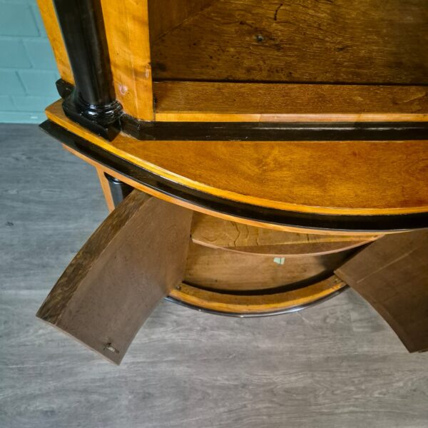 Eckschrank Eckvitrine Biedermeier 1810 Birke – Bild 15