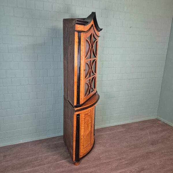 Eckschrank Eckvitrine Biedermeier 1810 Birke – Bild 2