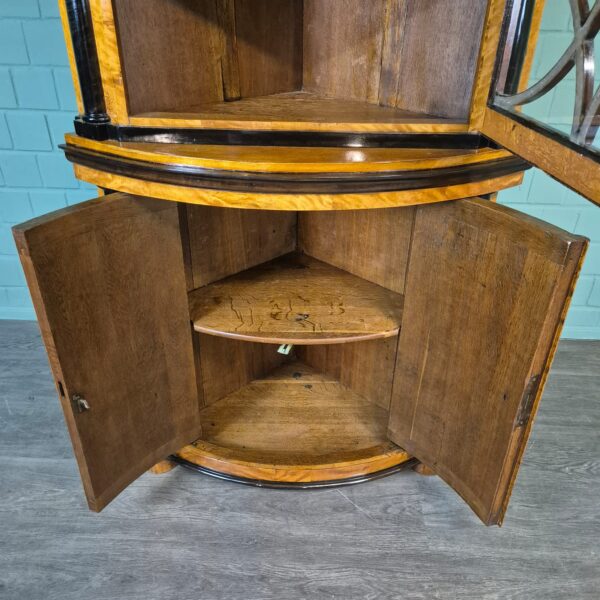 Eckschrank Eckvitrine Biedermeier 1810 Birke – Bild 16