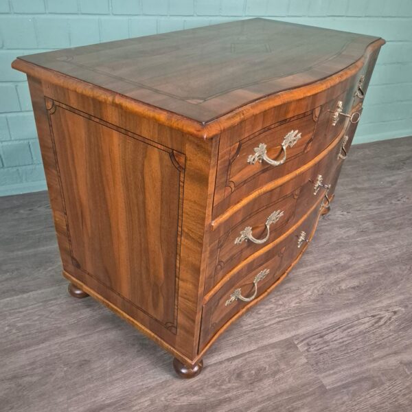 Barockkommode Kommode Barock 1770 Nussbaum – Bild 3