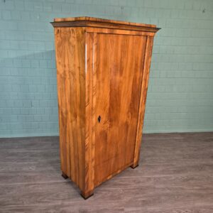 Schrank Kleiderschrank Biedermeier 1820 Nussbaum