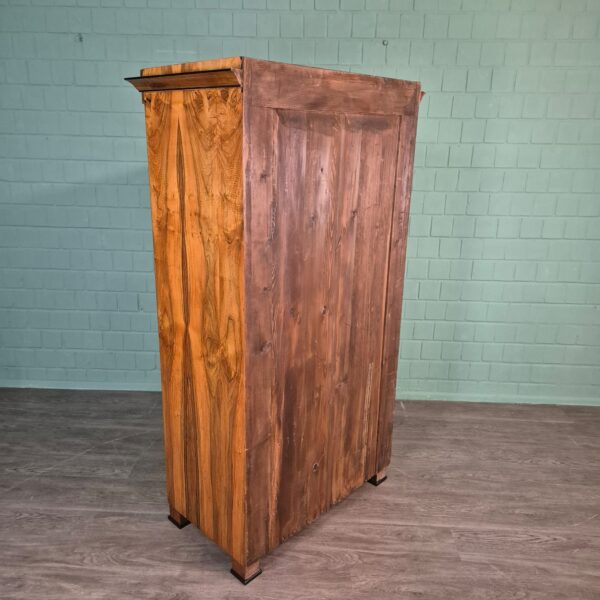 Schrank Kleiderschrank Biedermeier 1820 Nussbaum – Bild 13