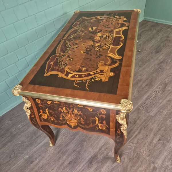 Schreibtisch Nussbaum Barockstil 1,35 m x 0,75 m – Bild 4