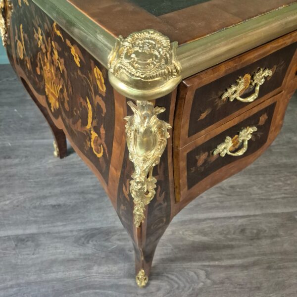 Schreibtisch Nussbaum Barockstil 1,35 m x 0,75 m – Bild 7