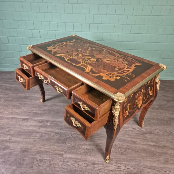 Schreibtisch Nussbaum Barockstil 1,35 m x 0,75 m – Bild 12