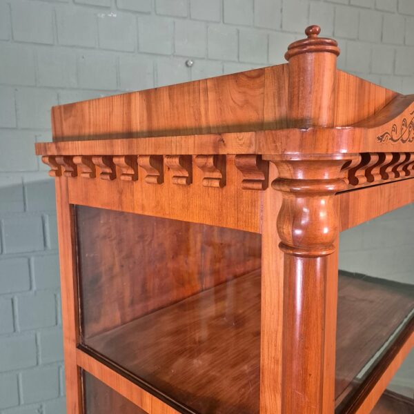 Vitrine Geschirrschrank Biedermeier 1820 Kirschbaum – Bild 12