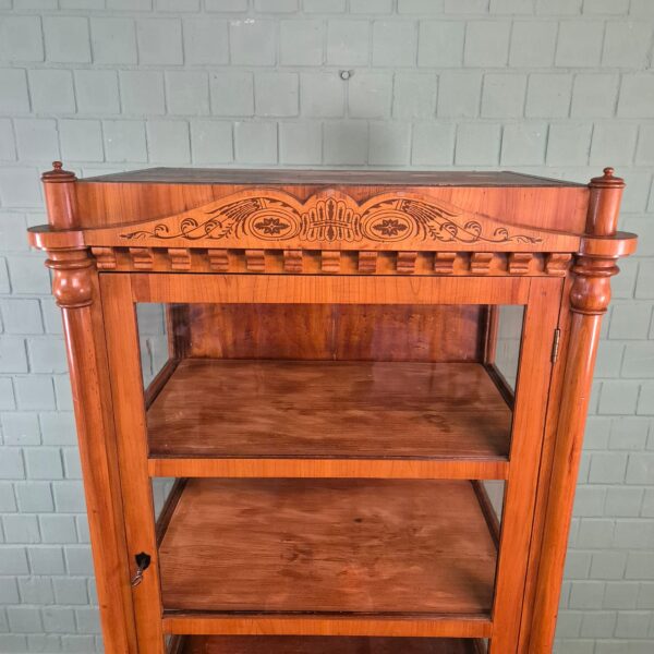 Vitrine Geschirrschrank Biedermeier 1820 Kirschbaum – Bild 4
