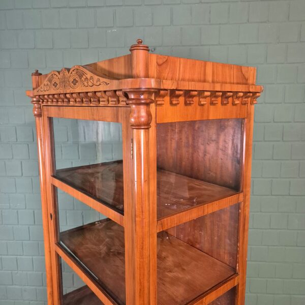 Vitrine Geschirrschrank Biedermeier 1820 Kirschbaum – Bild 6