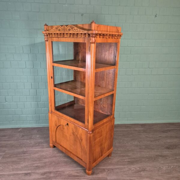 Vitrine Geschirrschrank Biedermeier 1820 Kirschbaum – Bild 3