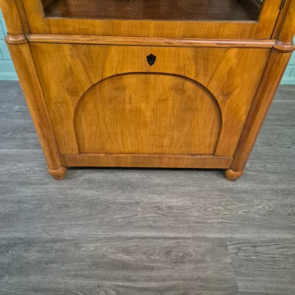 Vitrine Geschirrschrank Biedermeier 1820 Kirschbaum – Bild 8