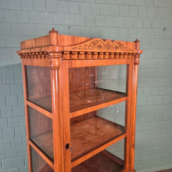 Vitrine Geschirrschrank Biedermeier 1820 Kirschbaum – Bild 11