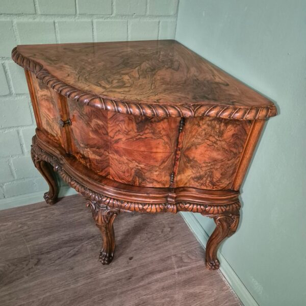Italienischer Eckschrank Eckkommode 1920 Nussbaum – Bild 5