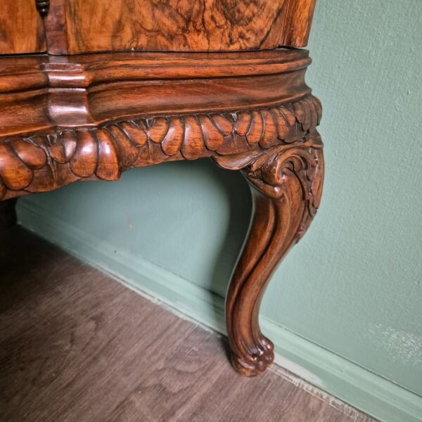 Italienischer Eckschrank Eckkommode 1920 Nussbaum – Bild 7