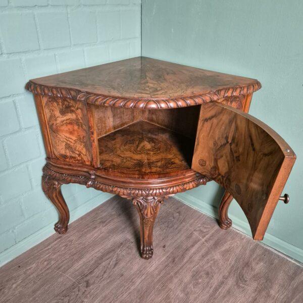Italienischer Eckschrank Eckkommode 1920 Nussbaum – Bild 12