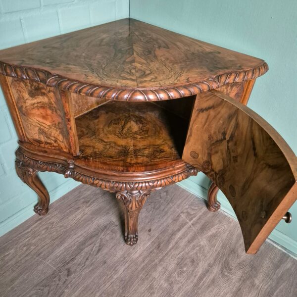 Italienischer Eckschrank Eckkommode 1920 Nussbaum – Bild 13