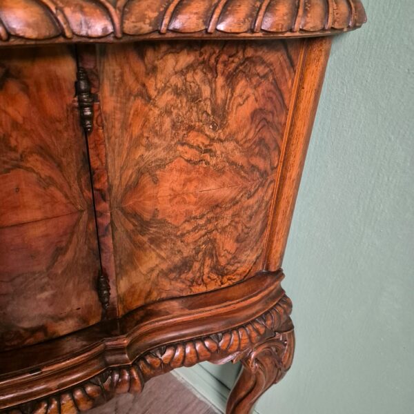 Italienischer Eckschrank Eckkommode 1920 Nussbaum – Bild 6