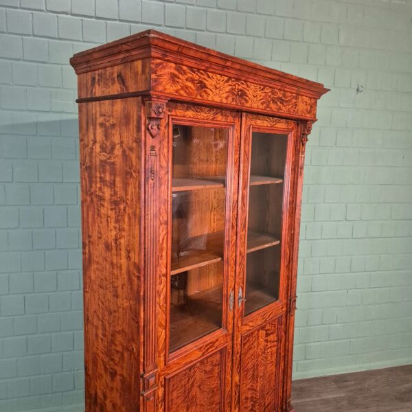 Vitrine Bücherschrank Gründerzeit 1880 Birke – Bild 4