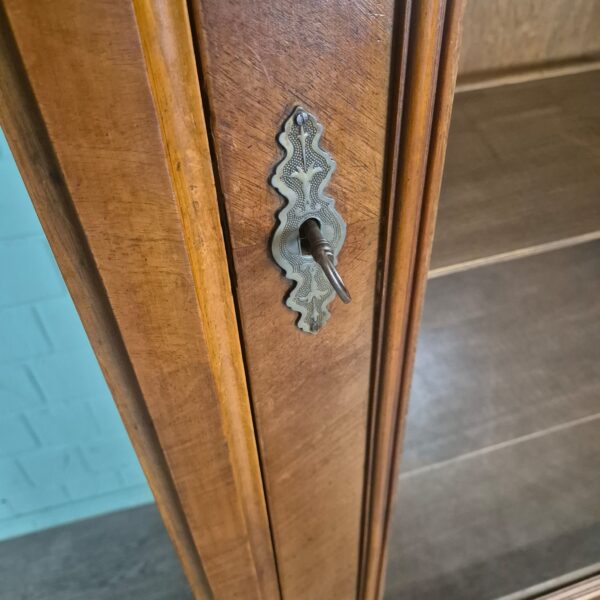 Vitrine Geschirrschrank Jugendstil 1900 Nussbaum – Bild 4
