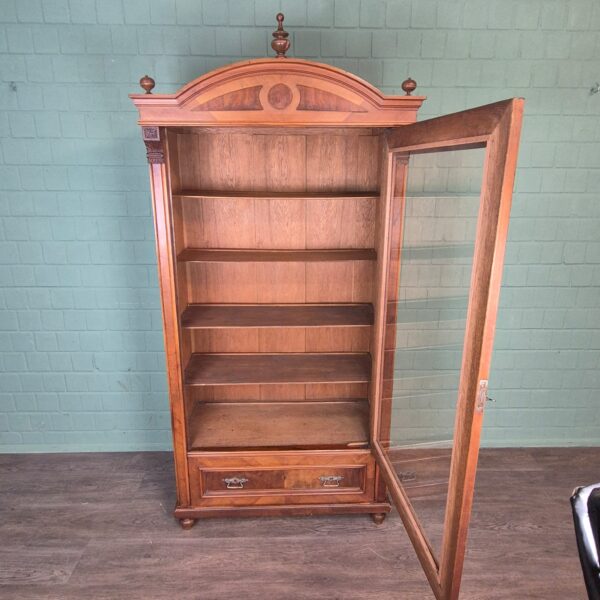 Vitrine Geschirrschrank Jugendstil 1900 Nussbaum – Bild 6