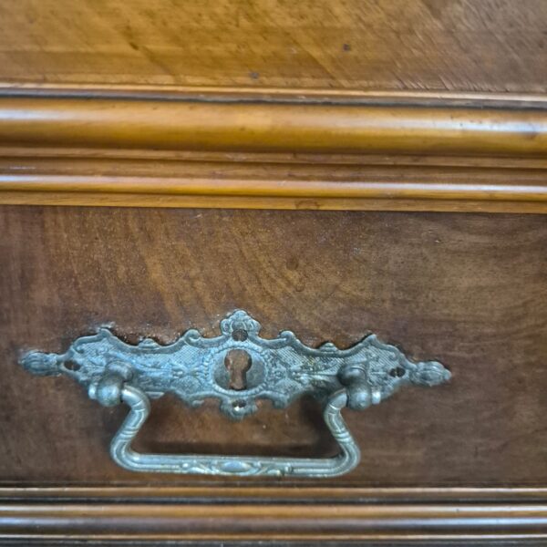 Vitrine Geschirrschrank Jugendstil 1900 Nussbaum – Bild 5