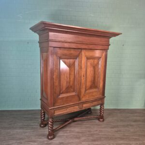 Kreuzbein Kabinettschrank Gründerzeit 1870 Nussbaum