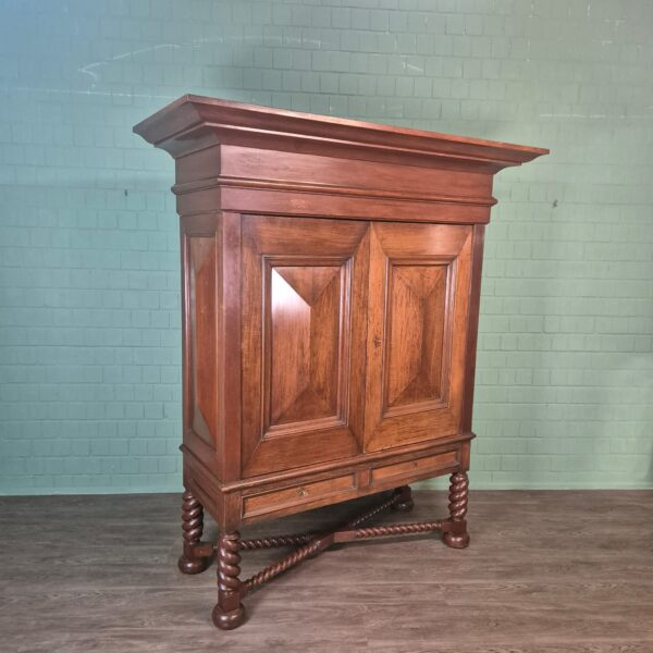 Kreuzbein Kabinettschrank Gründerzeit 1870 Nussbaum