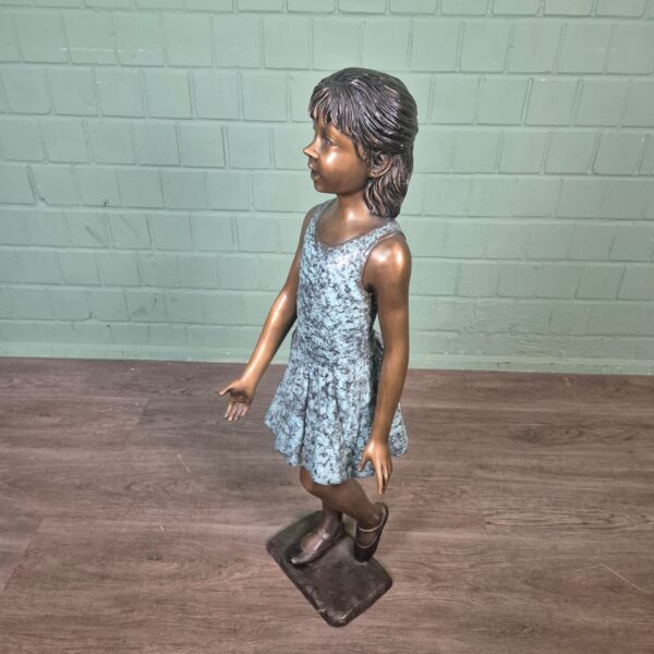 Skulptur Dekoration Mädchen im Sommerkleid Bronze 1,04 m – Bild 3