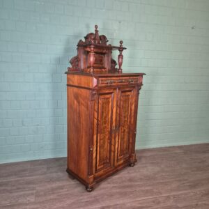 Vertiko mit Aufsatz Gründerzeit 1880 Nussbaum