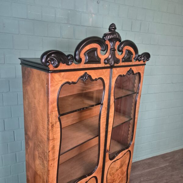 Vitrine Geschirrschrank Biedermeier 1860 Nussbaum – Bild 4