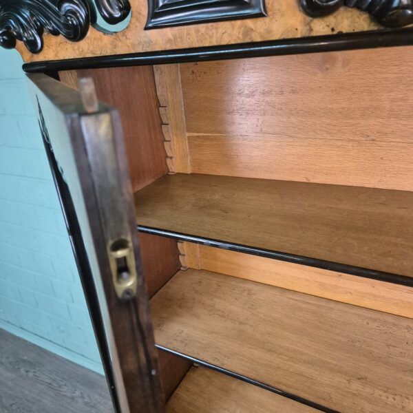 Vitrine Geschirrschrank Biedermeier 1860 Nussbaum – Bild 11