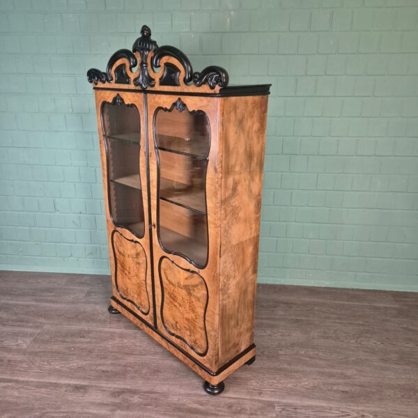 Vitrine Geschirrschrank Biedermeier 1860 Nussbaum – Bild 3
