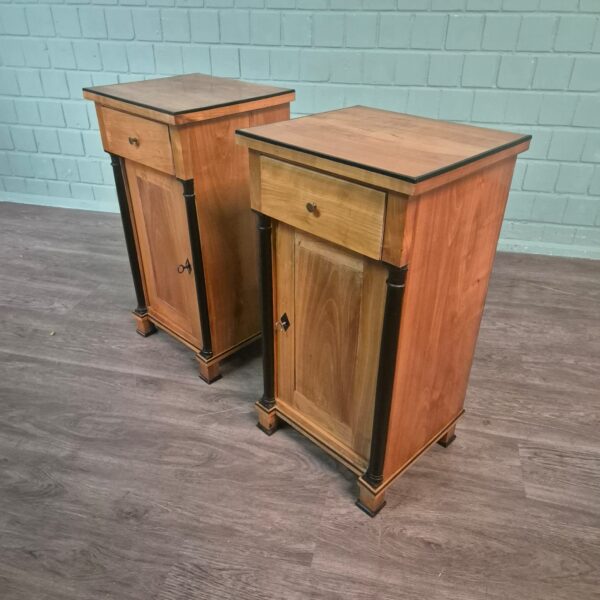 Set Nachtschränkchen Biedermeier 1820 Kirschbaum – Bild 6